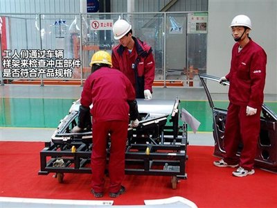 了解生产工艺及流程 参观江淮合肥工厂